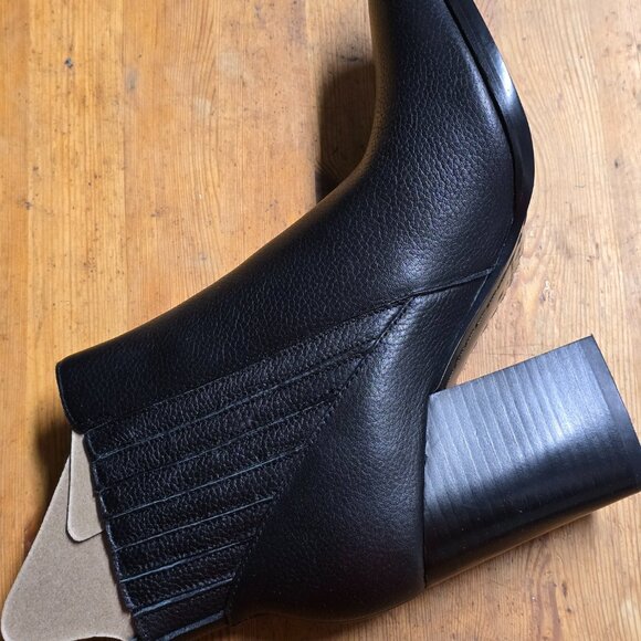 Marc Fisher LTD "Alva" Black Leather Boots--Classic Pointed Toe - Picture 4 of 11